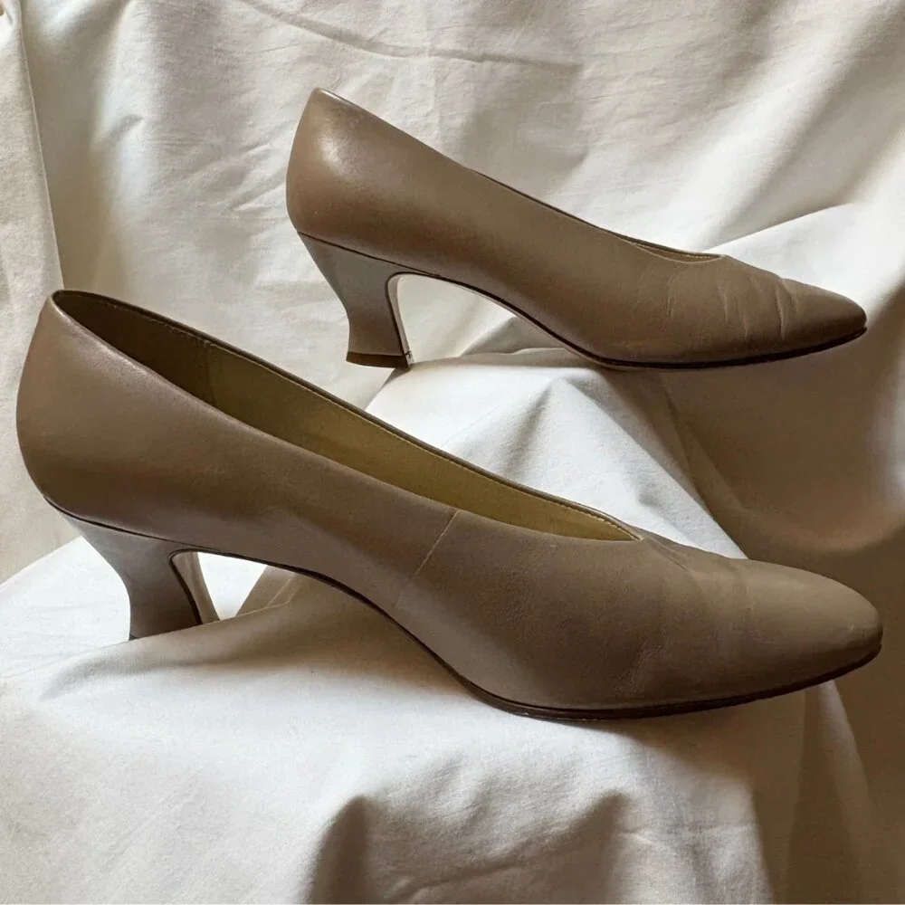 Nine West Taupe Leather Pumps – Size 6 - Picture 3 of 9